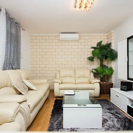 Appartement Leko *